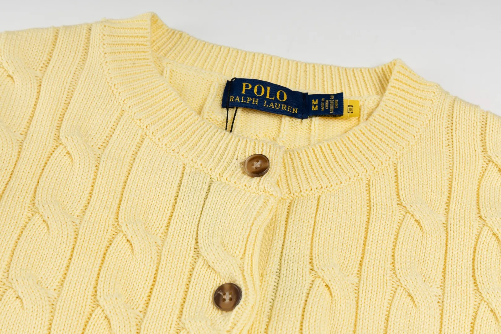P230 #R93 RALPH LAUREN Ralph Lauren twelve colors classic small label embroidery logo seven-button knitted cable cardigan sweater women's top, high-density LOGO embroidery on the chest, original customization of tag accessories. Made of pure cotton yarn, pure cotton is skin-friendly and comfortable, small label war horse embroidered twist button cardigan sweater 🐎 high quality, follow the blogger to learn how to wear it! Let’s buy a Ralph Lauren cable sweater. It’s a super hard-to-find series after it became popular. It’s hard to find one on the official website. It’s simple and practical to wear, with a lazy and loose feel. The thickened fabric has more texture, feels soft and delicate, and has a loose fit. Whether worn alone or layered, you can wear different styles of fashion with just one piece!   Size: